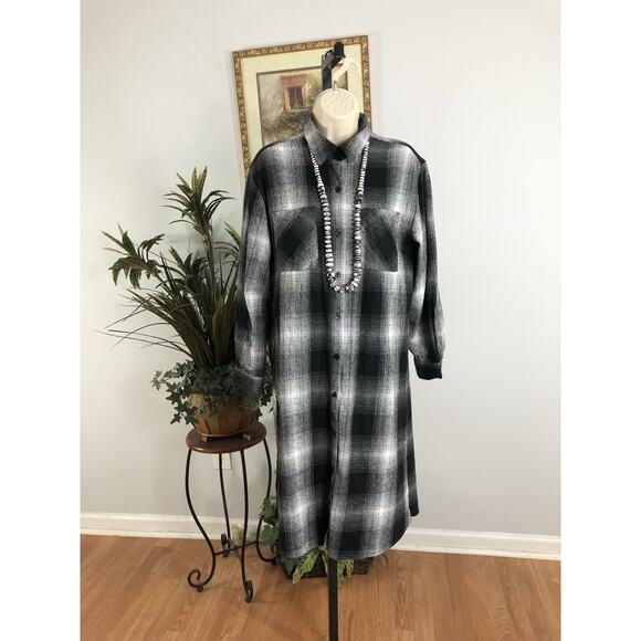 Fashion Nova Women Plaid coat Jacket Medium Mob Wife Boho Vacation Resort Wear - Picture 1 of 10